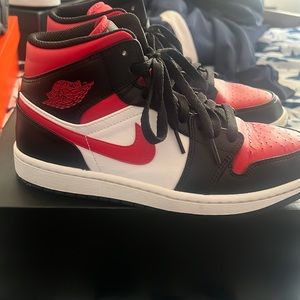Air Jordan 1 mid men’s 7.5